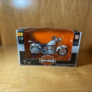 Harley Davidson Motor Cycles 1:18 Die Cast Metal Replica Series 10 Trooper